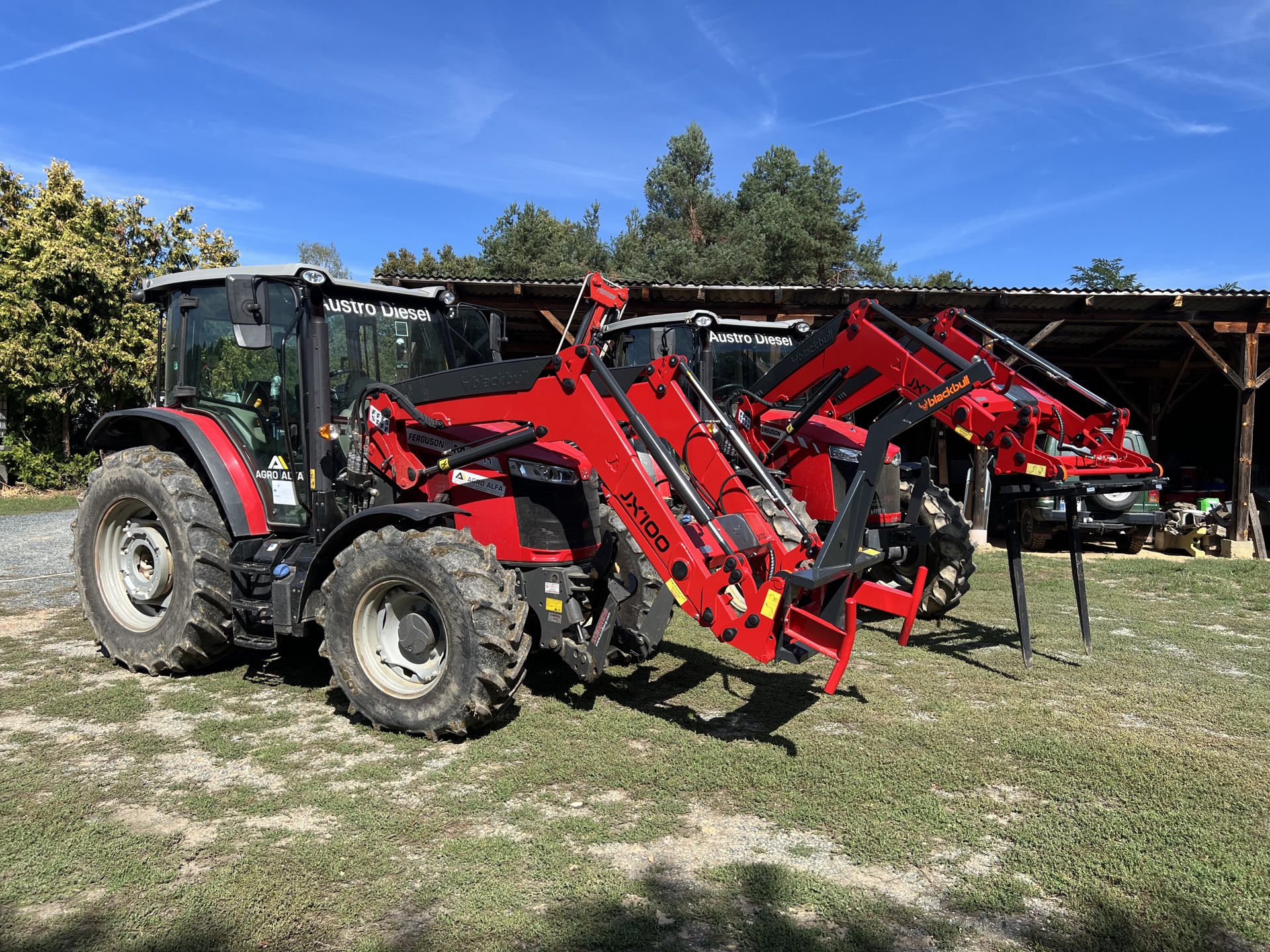 Őrvidéki Kerítésépítő Kft. géppark Massey Ferguson traktorok